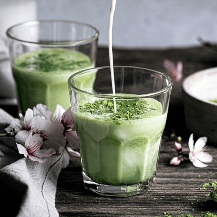 Matcha Latte Truskawkowa Japońska Zielona Herbata Instant 5 szt. MOKATE