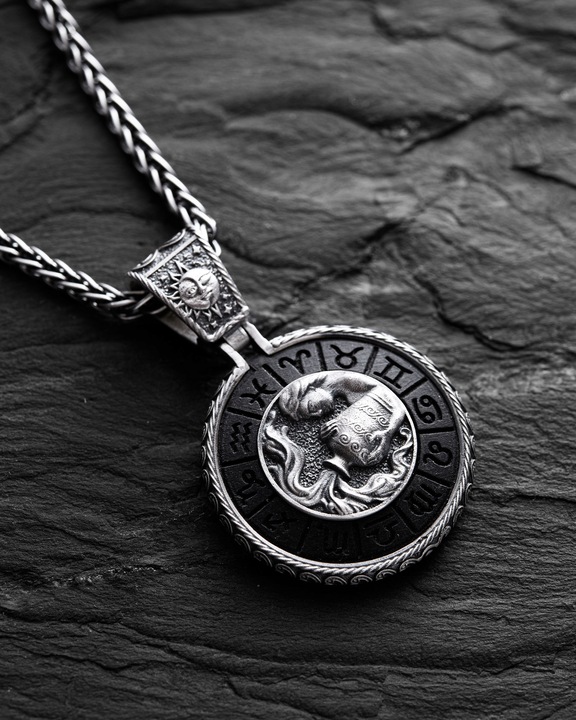 Srebrny wisiorek Znak zodiaku - WODNIK z hebanem