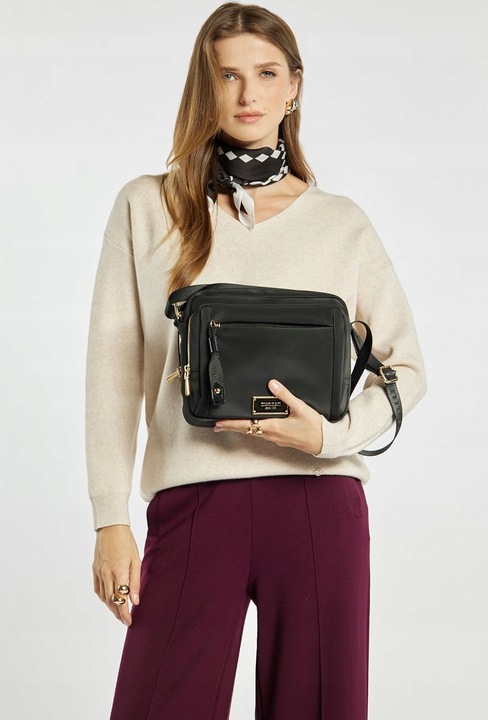 MONNARI Pojemna czarna torebka listonoszka Dwie komory Kieszonki Pasek