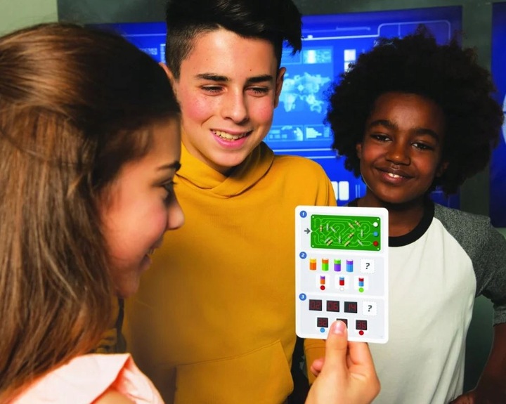 GRA INTERAKTYWNA POGROMCY ROBOTÓW MISJA SPECJALNA