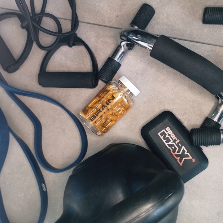 nowmax BRAIN LEPSZA PRACA MÓZGU KONCENTRACJA 90 KAPS + nowmax Pill Box