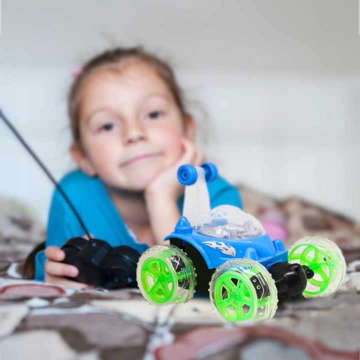 AUTO TWISTER SAMOCHÓD ZDALNIE STEROWANY AKROBATA KASKADER R/C BĄCZEK STUNT