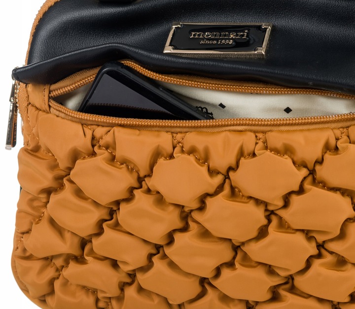 TOREBKA NA RAMIĘ LISTONOSZKA MONNARI PIKOWANA SPORTOWA POJEMNA 3 KOMOROWA