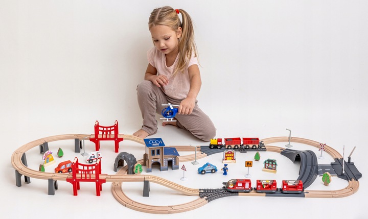 Drewniana Kolejka Elektryczna POCIĄG NA BATERIE x2 WAGONY TUNEL TOR Dźwięk