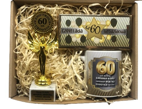 Prezent Na Urodziny 18-99 Zestaw Kosz Prezentowy Statuetka Kubek Czekolada