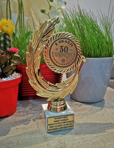 Statuetka Złoty Laur dla Mamy Taty z okazji 50 urodzin urodziny CYFRA 50
