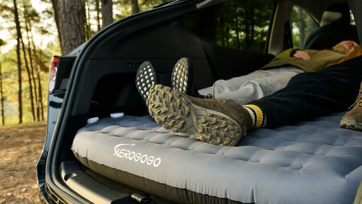 AEROGOGO GC2-01 MATERAC samopompujący się do samochodu Tesla model Y 2 os.