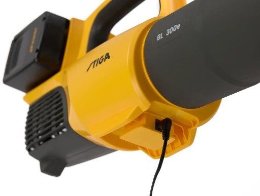 STIGA BL 300E DMUCHAWA AKUMULATOROWA ZESTAW 2X 4 AH 500 W 43 M/S 3 KG