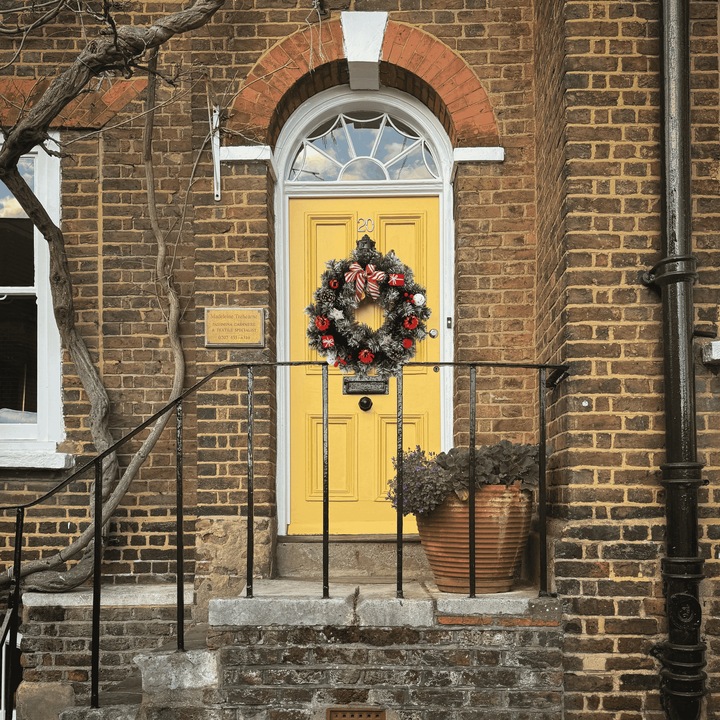 WIENIEC WIANEK STROIK ŚWIĄTECZNY 40cm czerwono biały NA DRZWI STÓŁ sztuczny