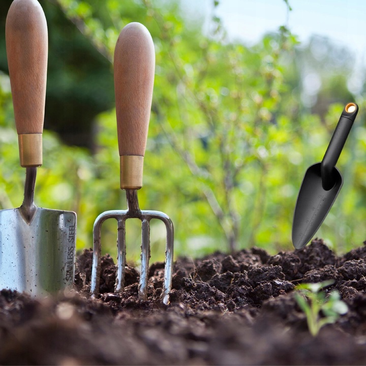 FISKARS ŁOPATKA SZEROKA Z TWORZYWA SOLID 1071899