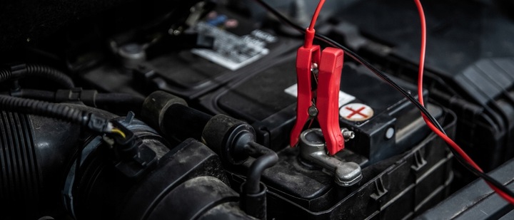 Prostownik SAMOCHODOWY AUTOMATYCZNY Z FUNKCJĄ NAPRAWY AKUMULATORÓW 12V 24V