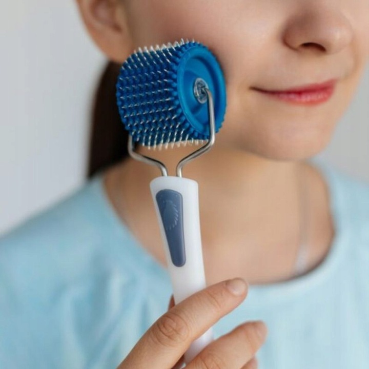 Aplikator LYAPKO WAŁEK z igłami do masażu twarzy ZIELONY + GRATIS