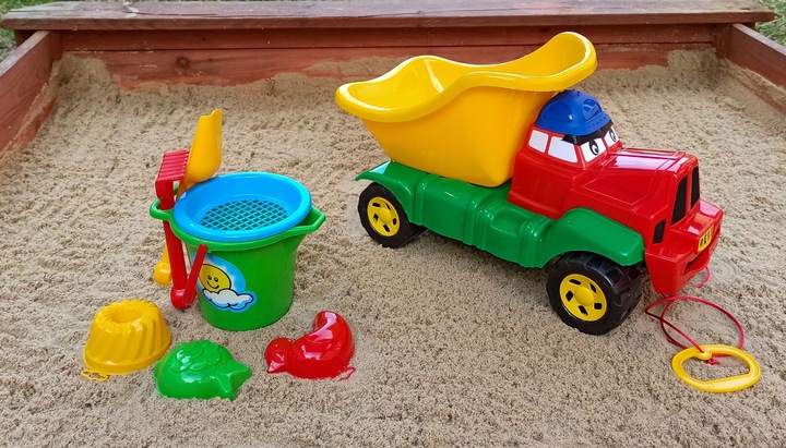 Samochód wywrotka Reks z zestawem do piasku, ciężarówka Reks z zestawem