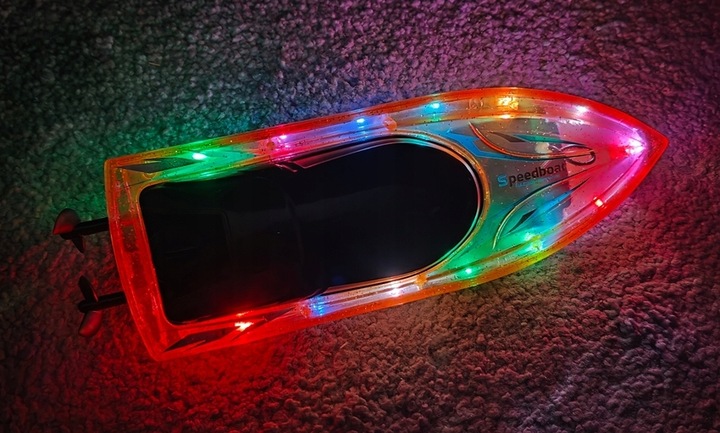 Motorówka Łódź Łódka Wyścigowa Zdalnie Sterowana RC Światła LED + Pilot