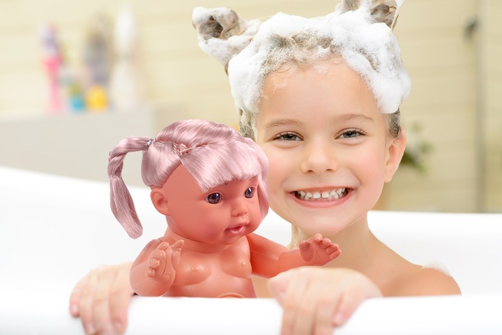 LALKA W NOSIDEŁKU INTERAKTYWNA SIUSIA GAWORZY Z BUTELKĄ WARKOCZE UBRANKO