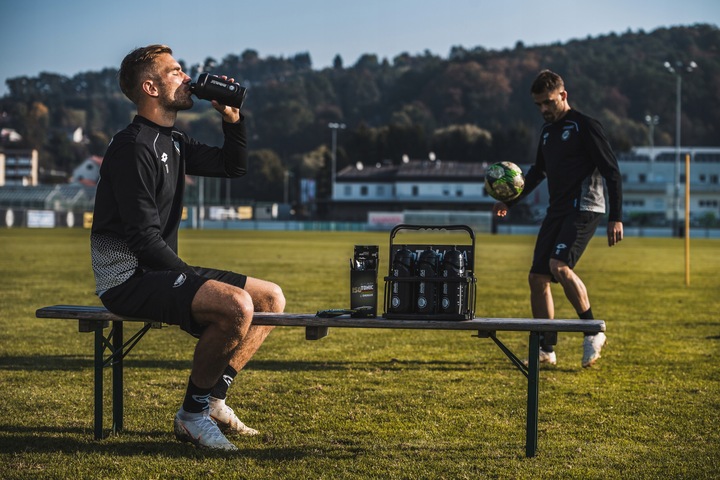 BioTech Multi Hypotonic 1000 ml Koncentrat Napoju Izotonicznego 1:65 Ananas