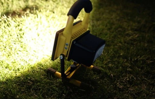 HALOGEN ROBOCZY REFLEKTOR NAŚWIETLACZ LED Z AKUMULATOREM PRZENOŚNY IP65 30W