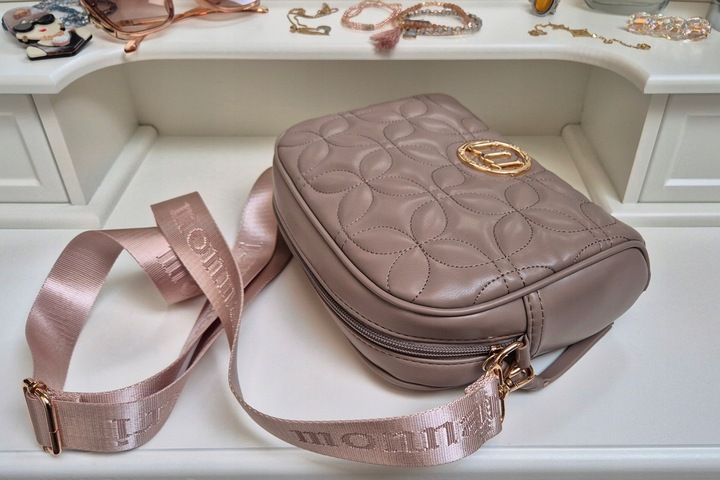 BEŻOWA TOREBKA LISTONOSZKA MONNARI MOCHA MOUSSE PASEK LOGO