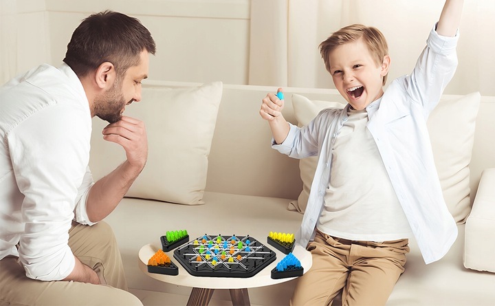 TRIANGLE CHESS BOARD GAME, INTERACTIVE PEGBOARD GAME, DESKTOP BOARD GAMES