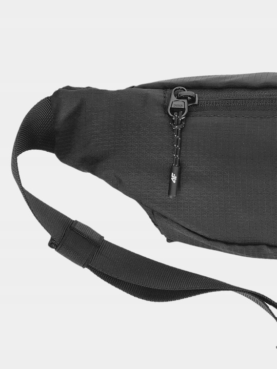 4F Nerka Saszetka na Pas Biodrowa > AWAIU075