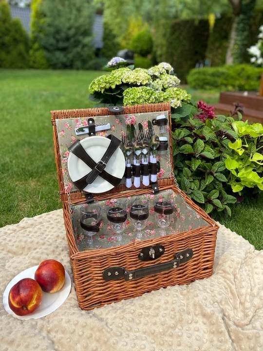 KOSZ PIKNIKOWY WIKLINOWY TALERZE SZTUĆCE 4 OSOBY