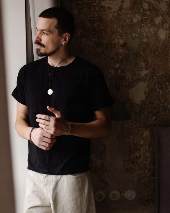 Srebrny wisiorek HELMET of TERROR (na sznurku)