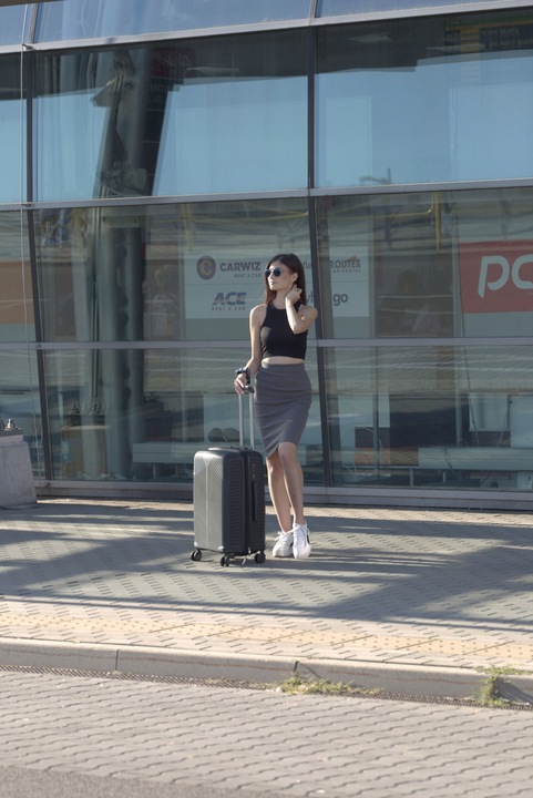 Komplet Wytrzymałych Walizek Podróżnych BAGIA Z Polipropylenu + GRATIS