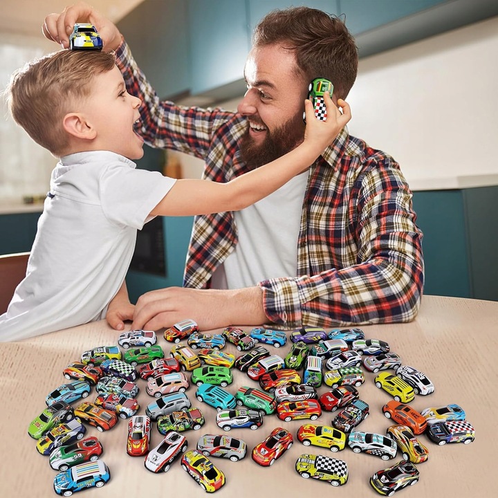 SAMOCHODZIKI Z NAPĘDEM 50 RESORAKI KUFEREK AUTKA METALOWE SAMOCHODY MAPA