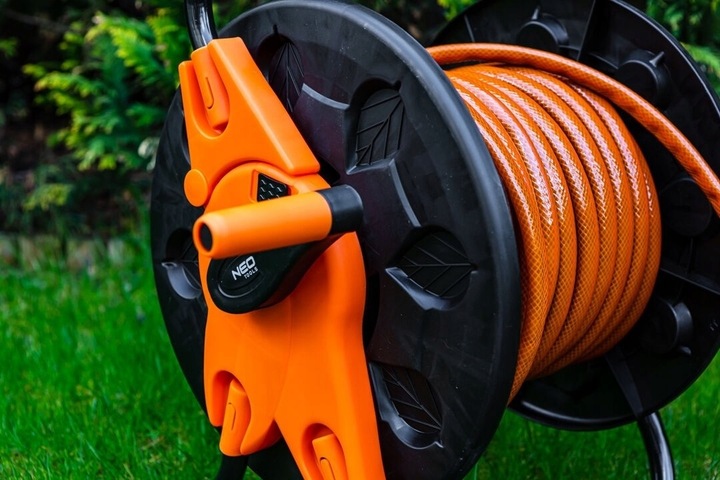 STOJAK NA WĄŻ OGRODOWY, TWORZYWO SZTUCZNE, DO 60 M WĘŻA 1/2" NEO TOOLS