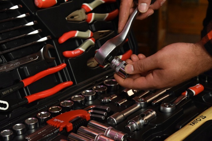 Zestaw kluczy YATO YT-38901 (122)