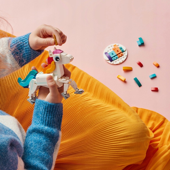 LEGO Creator 3 w 1 31140 Magiczny jednorożec