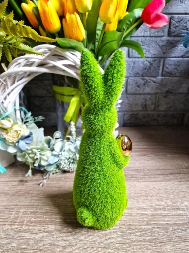 FIGURKA WIELKANOCNY ZAJĄC KRÓLIK zielony ze złotym jajkiem model I