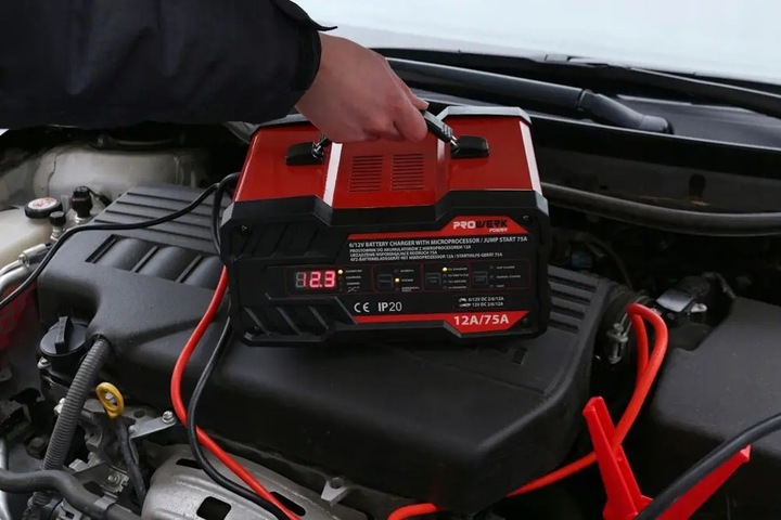 Ładowarka prostownik samochodowy do akumulatorów DC 12 A, 6V i 12V IP20