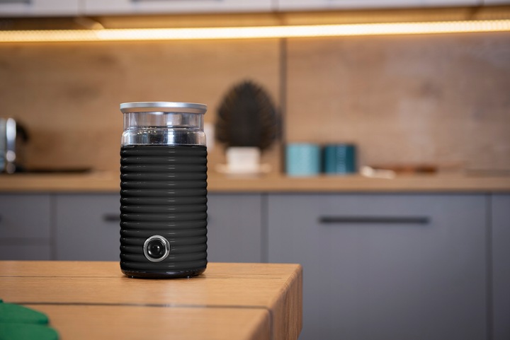 Młynek do mielenia kawy RETRO CZARNY First Austria