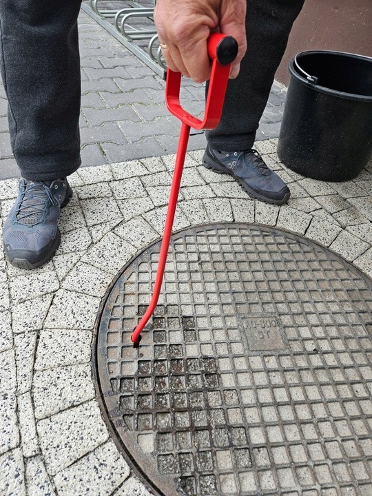 Hak do włazów studzienek pokryw kanalizacyjnych - chwytak do drewna / 52 cm