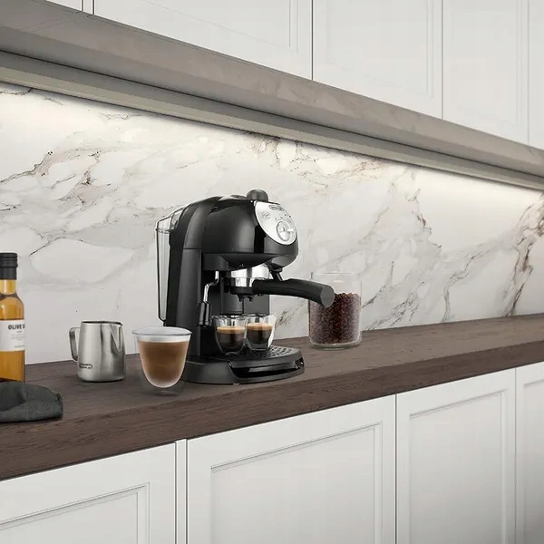 Kolbowy ekspres ciśnieniowy De'Longhi EC 201CD.B 1100 W czarny