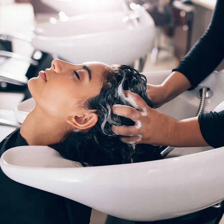 NAWILŻAJĄCY SZAMPON DO WSZYSTKICH RODZAJÓW WŁOSÓW 5L SPRAWDZONA JAKOŚĆ