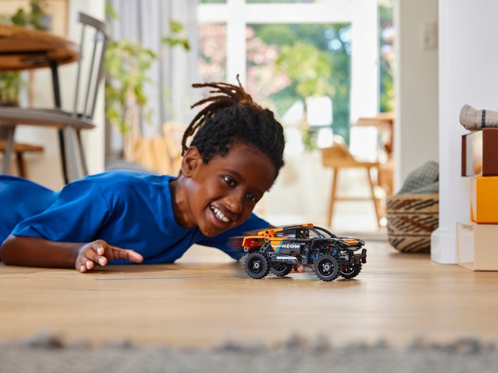 LEGO TECHNIC 42166 MONSTER TRUCK NEOM McLaren Extreme - NAPĘD Pull & Back