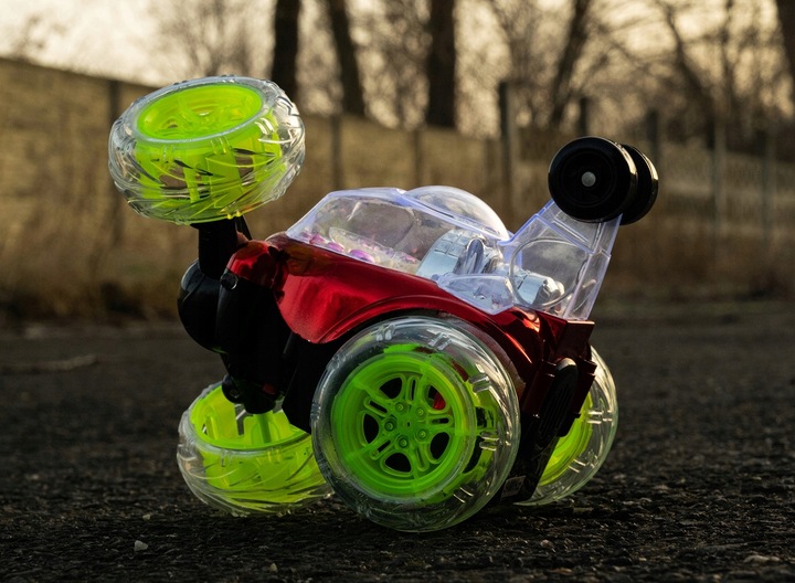 Auto Twister Tańczący Samochód Akrobata ŚWIECĄCY