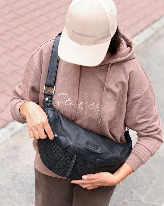 Torebka SKÓRZANA duża nerka PÓŁKSIĘŻYC listonoszka