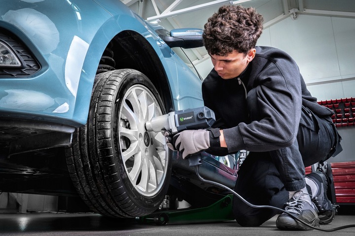 KLUCZ UDAROWY DO KÓŁ ELEKTRYCZNY 2200W 800Nm 1/2" MOCNY Z ZESTAWEM NASADEK