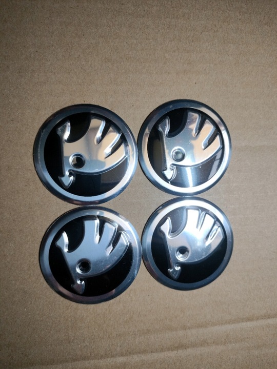 Naklejki emblemat na kołpaki dekielki koła skoda 56 mm aluminium 4 szt NOWE