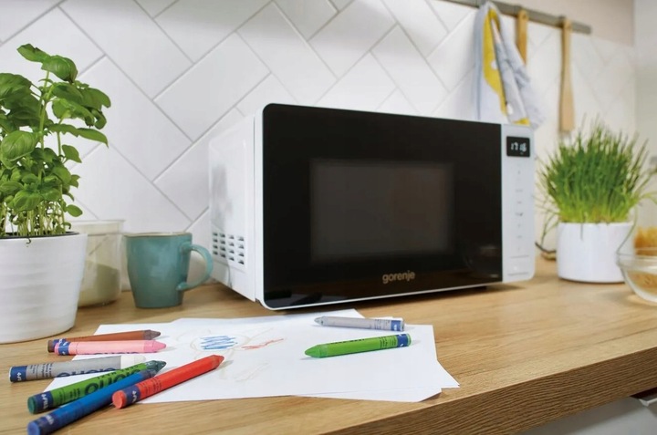 Kuchenka mikrofalowa Gorenje MO20A4W 800W 20L + Czajnik K17PLBW 2200W 1,7l