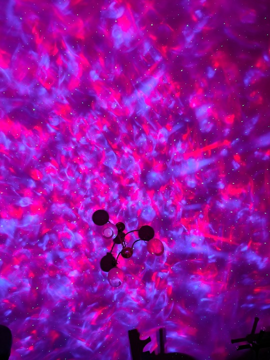 PROJEKTOR GWIAZD LAMPKA NOCNA RZUTNIK LED DO SYPIALNI DLA DZIECI NA PREZENT