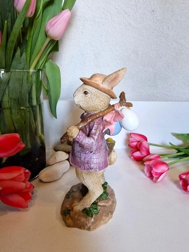 FIGURKA - WIELKANOCNY ZAJĄC KRÓLIK Z PISANKAMI II