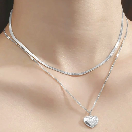 Naszyjnik lancuszek srebrne serduszko CELEBRYTKA