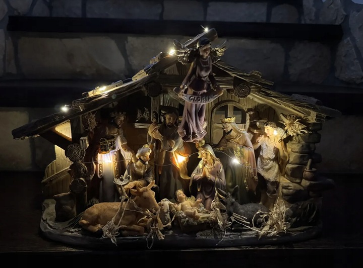 SZOPKA BOŻONARODZENIOWA KAMIENNA 38 CM Z OŚWIETLENIEM I FIGURAMI STAJENKA