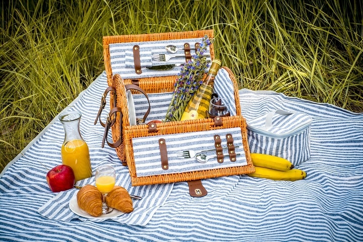 Pleciony kosz piknikowy wiklinowy dla 2 osób ogród termotorba talerze