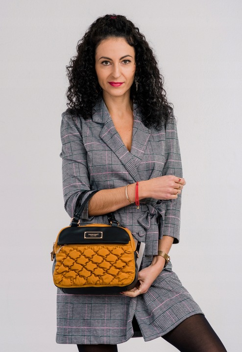 TOREBKA NA RAMIĘ LISTONOSZKA MONNARI PIKOWANA SPORTOWA POJEMNA 3 KOMOROWA