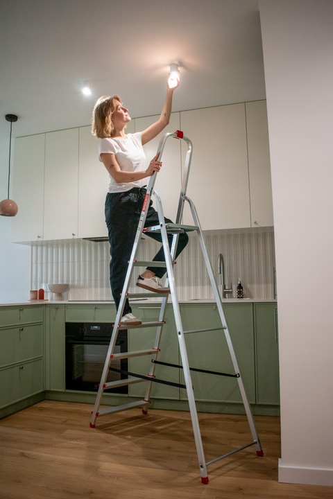 Drabina aluminiowa domowa 7 stopniowa składana BAULICH hak i stopki GRATIS!